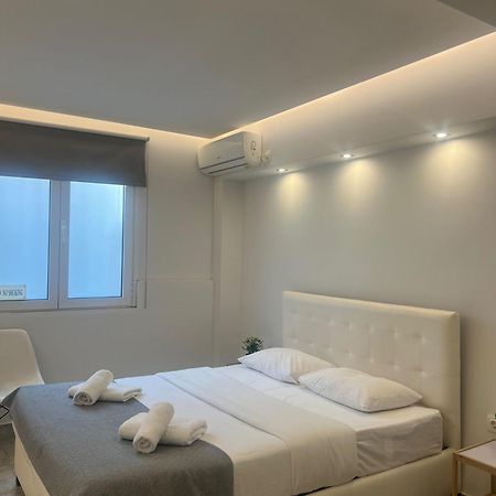 Purple- Lux Studio 2' From Metro Petralona Athen Exterior foto