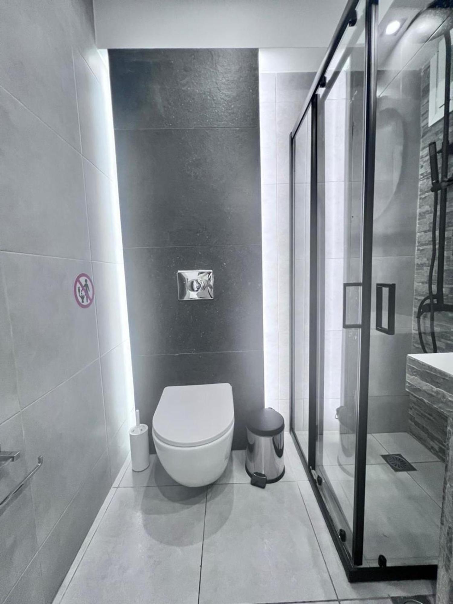 Purple- Lux Studio 2' From Metro Petralona Athen Exterior foto